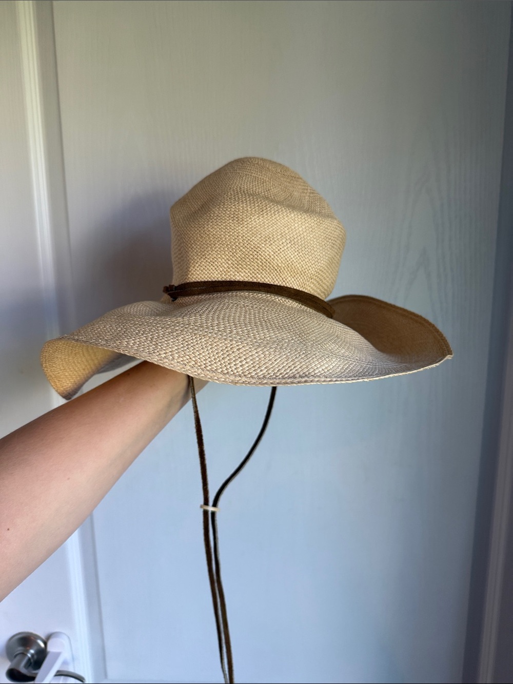 Pantropic Stylish straw Wide-Brim Straw Sun Hat with Chin Cord